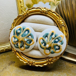 Vintage‎ Cottagecore Enamel Earrings Green Yellow White Pearl Accent Large Round